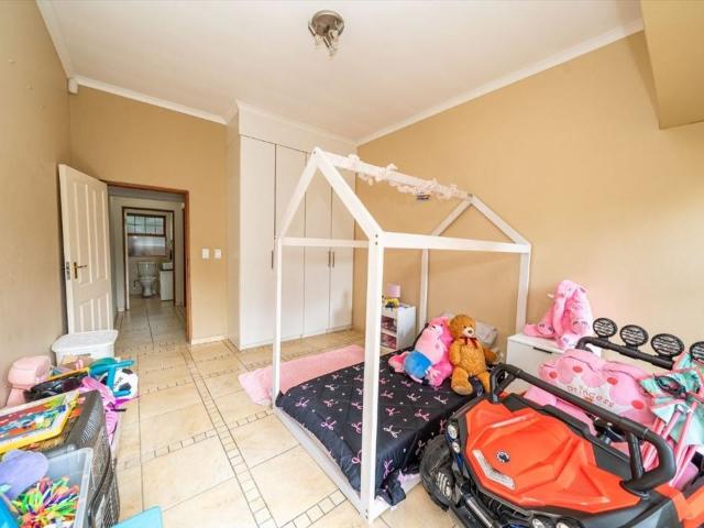 3 Bedroom House For Sale in Glen Marais
