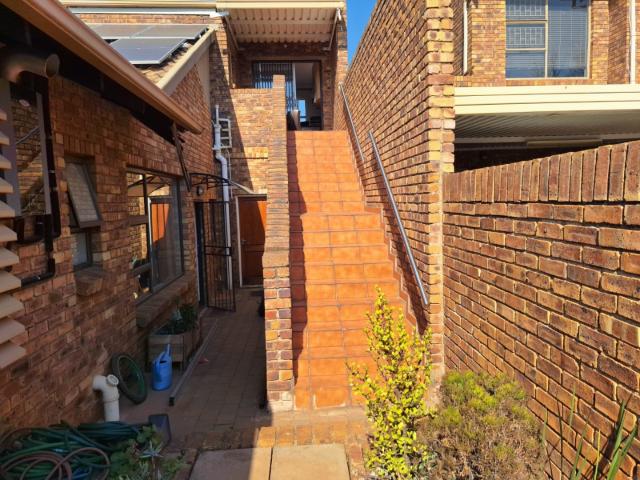 3 Bedroom House For Sale in Glen Marais
