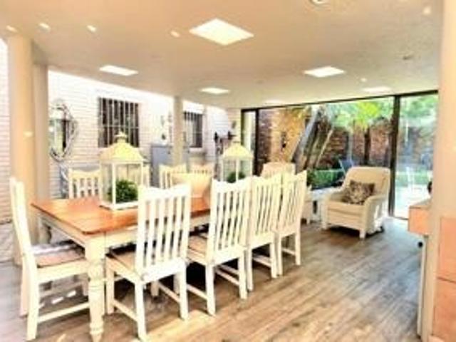 3 Bedroom House For Sale in Glenvista