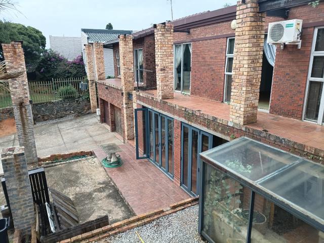 3 Bedroom House For Sale in Glenvista