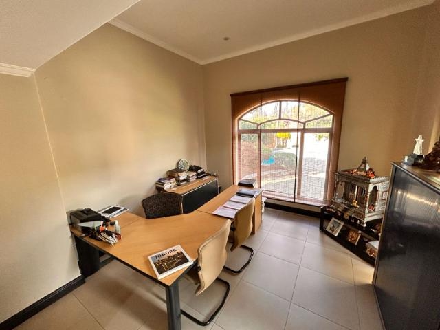 3 Bedroom House For Sale in Glenvista