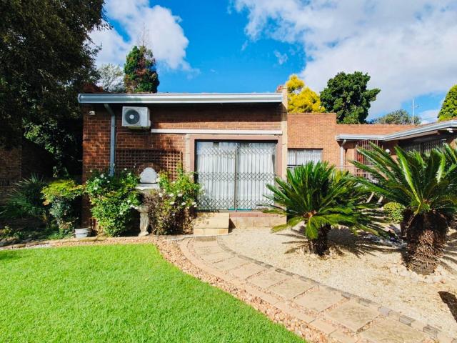 3 Bedroom House For Sale in Glenvista