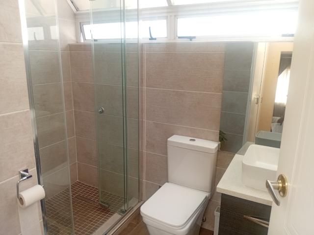 3 Bedroom House For Sale in Glenvista