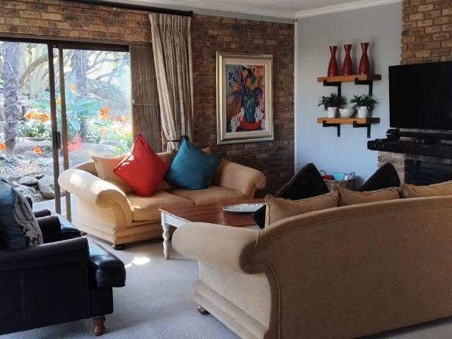 3 Bedroom House For Sale in Glenvista