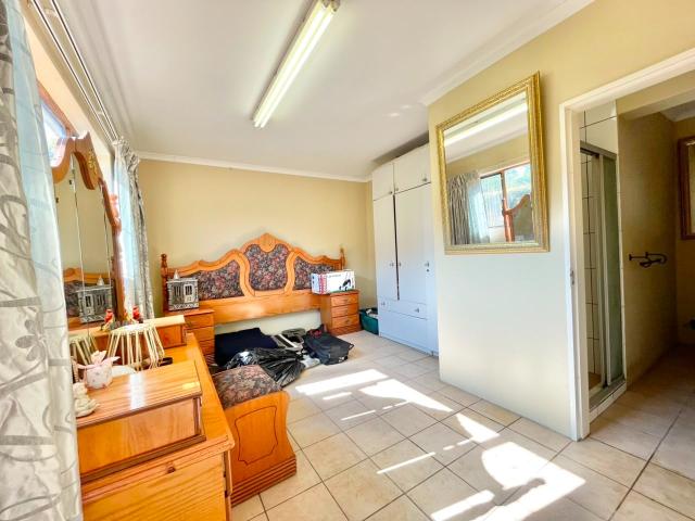 3 Bedroom House For Sale in Glenvista