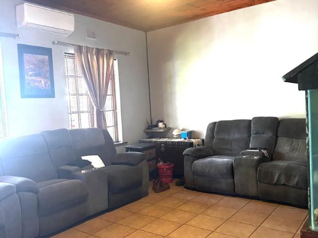3 Bedroom House For Sale in Grantham Park