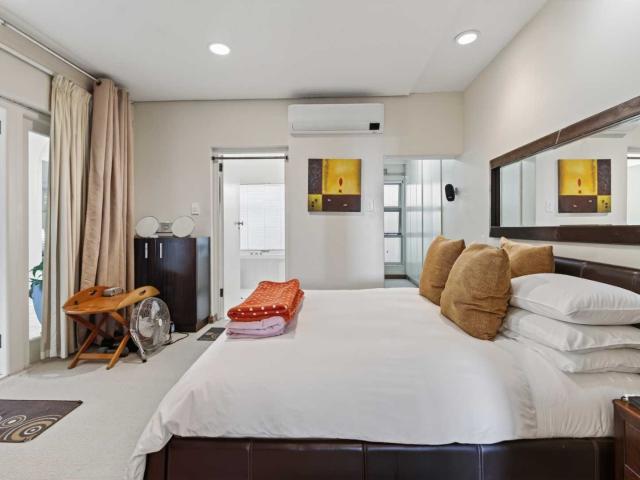 3 Bedroom House For Sale in Green Point