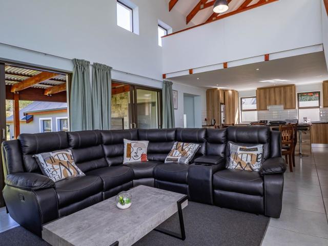 3 Bedroom House For Sale in Green Pastures