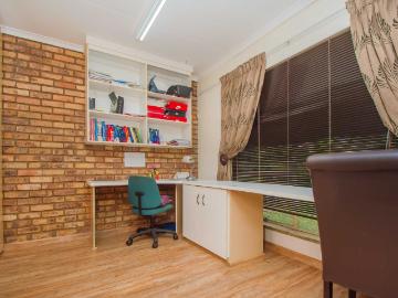 3 Bedroom House For Sale in Greenhills