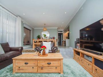 3 Bedroom House For Sale in Greenhills