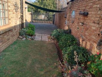 3 Bedroom House For Sale in Greenhills