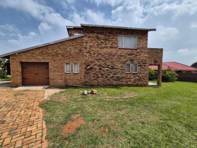 3 Bedroom House For Sale in Greenhills Ext 3