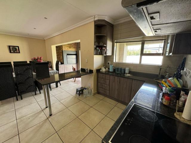 3 Bedroom House For Sale in Grimbeeck Park