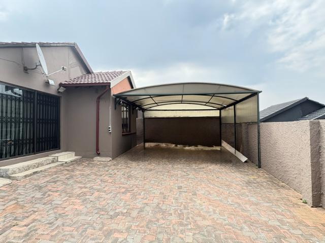 3 Bedroom House For Sale in Groblerpark