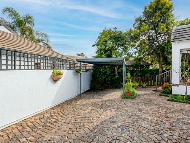 3 Bedroom House For Sale in Douglasdale