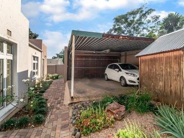 3 Bedroom House For Sale in Douglasdale