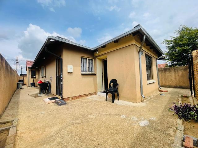 3 Bedroom House For Sale in Dobsonville