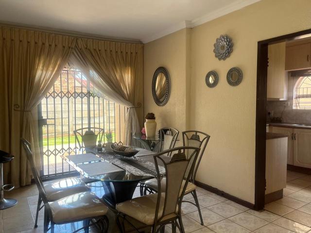 3 Bedroom House For Sale in Dawn Park