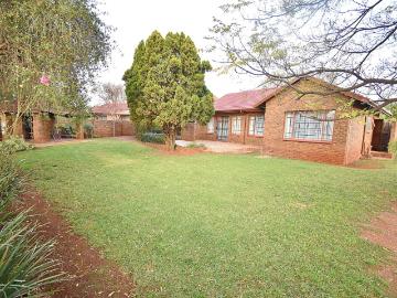3 Bedroom House For Sale in Dawn Park