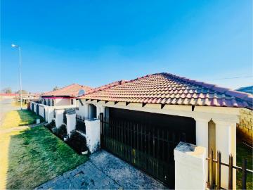 House for sale in Vosloorus - Parking