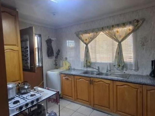 3 Bedroom House For Sale in Delmore Park