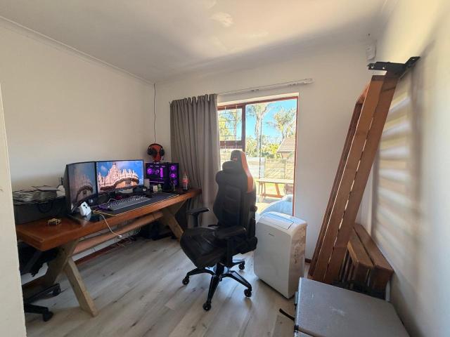 3 Bedroom House For Sale in Denver Park