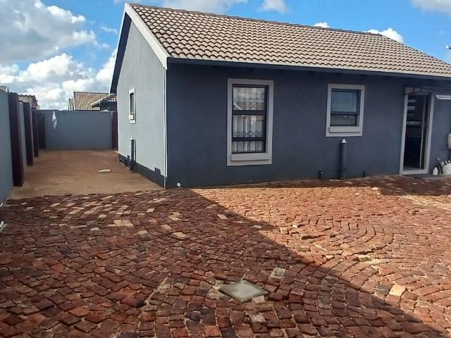 3 Bedroom House For Sale in Dersley