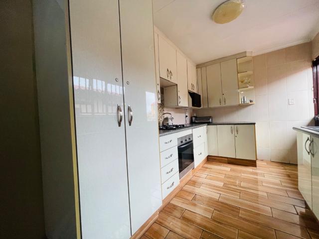 3 Bedroom House For Sale in Dhlamini