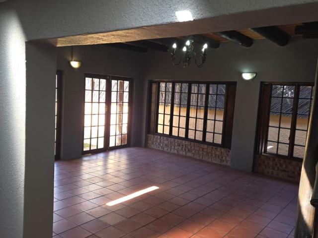 3 Bedroom House For Sale in Die Heuwel