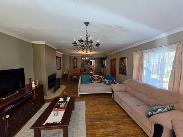 3 Bedroom House For Sale in Dullstroom