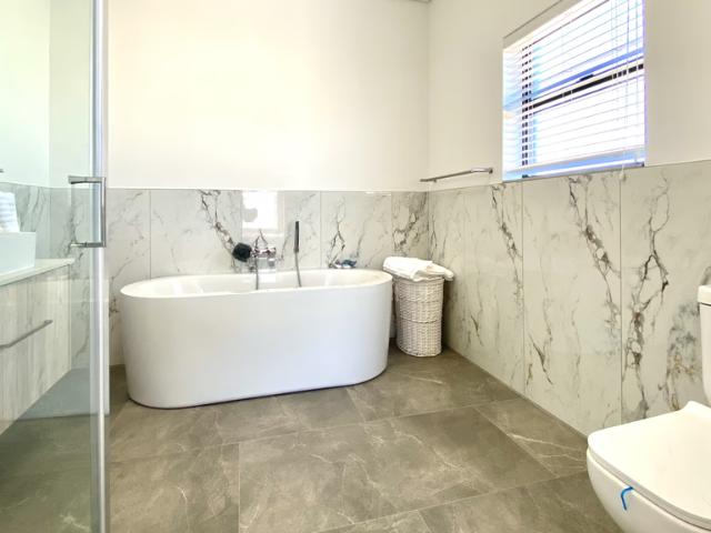 3 Bedroom House For Sale in Dwarskersbos