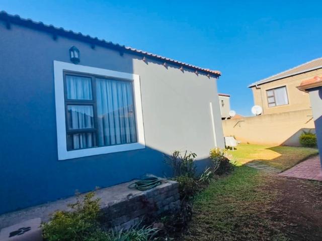 3 Bedroom House For Sale in Emdeni