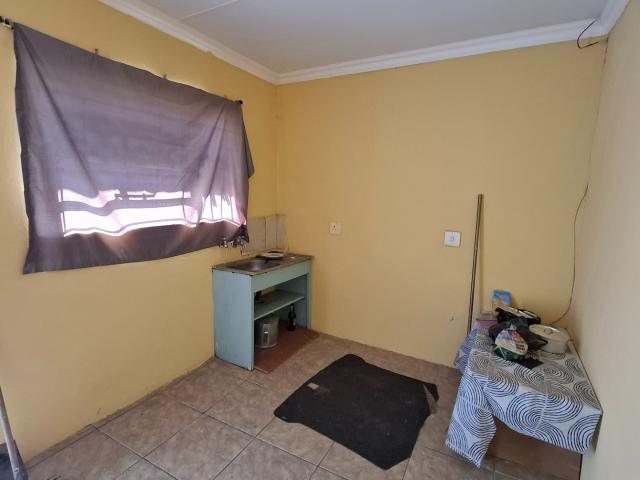 3 Bedroom House For Sale in Emdo Park