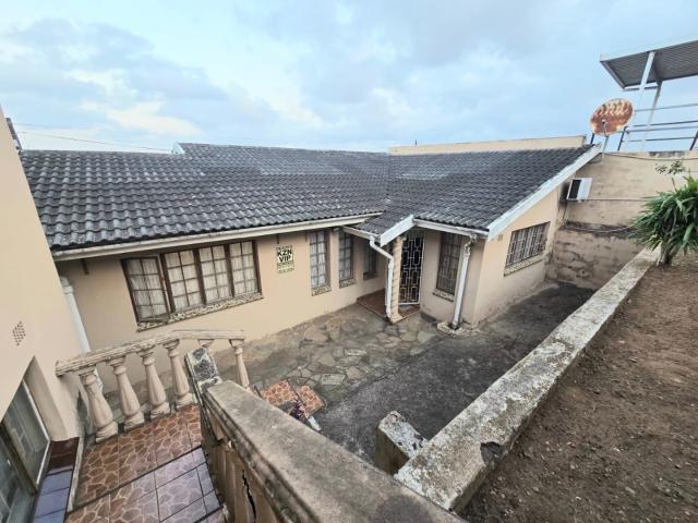 3 Bedroom House For Sale in Eastbury