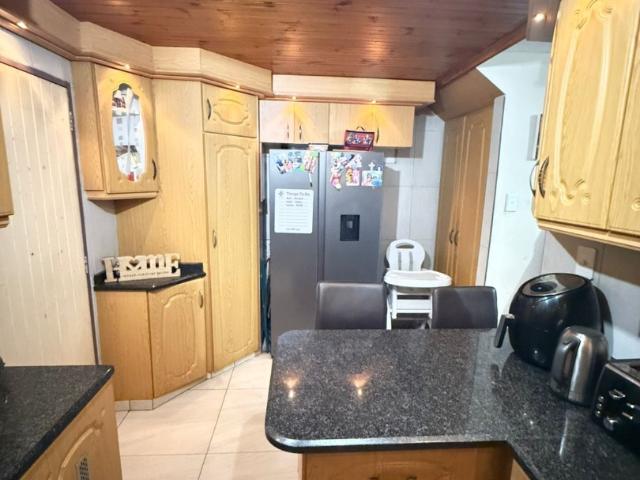 3 Bedroom House For Sale in Eastbury