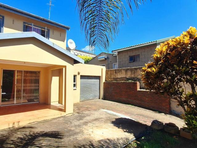 3 Bedroom House For Sale in Eastbury
