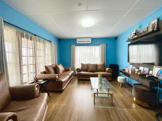 3 Bedroom House For Sale in Eastwood
