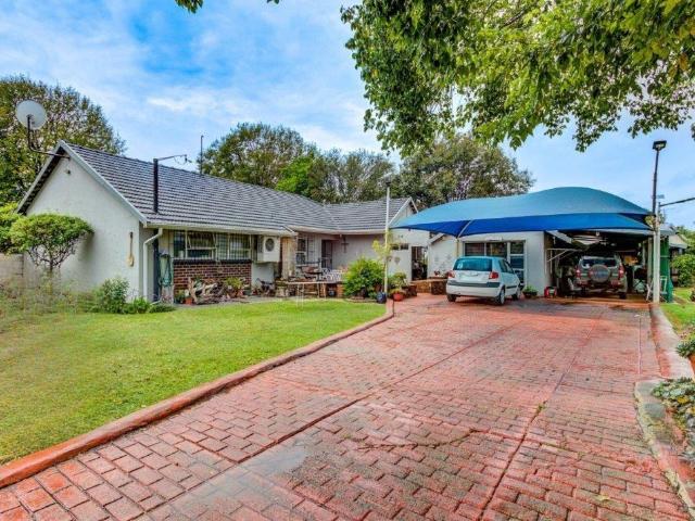 3 Bedroom House For Sale in Edleen