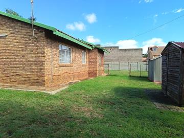 3 Bedroom House For Sale in Eike Park