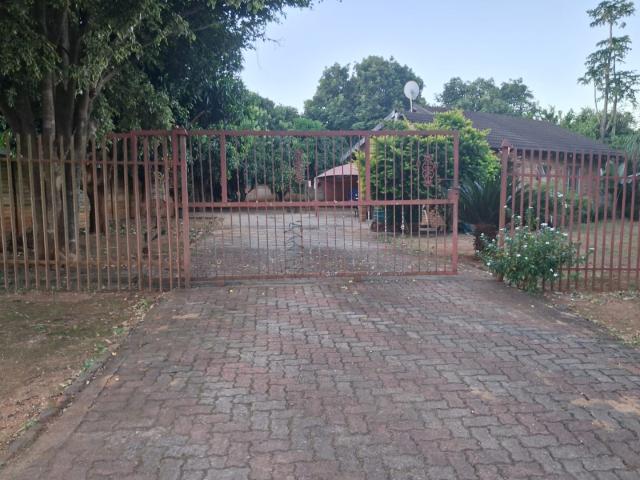 3 Bedroom House For Sale in Eltivillas