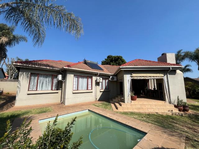 3 Bedroom House For Sale in Eldo Manor