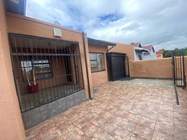 3 Bedroom House For Sale in Eldorado Park