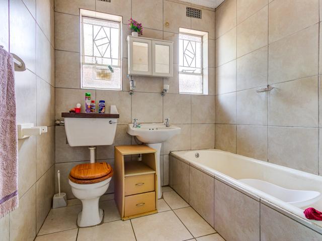 3 Bedroom House For Sale in Esther Park