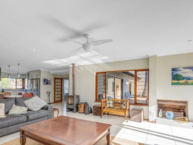 3 Bedroom House For Sale in Fontainebleau