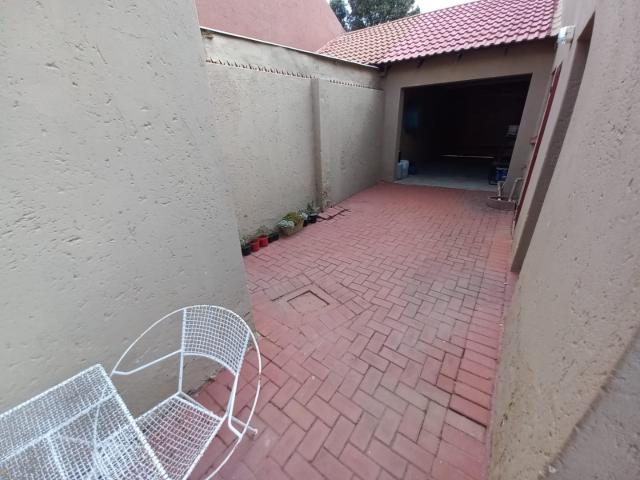 3 Bedroom House For Sale in Forest Hill