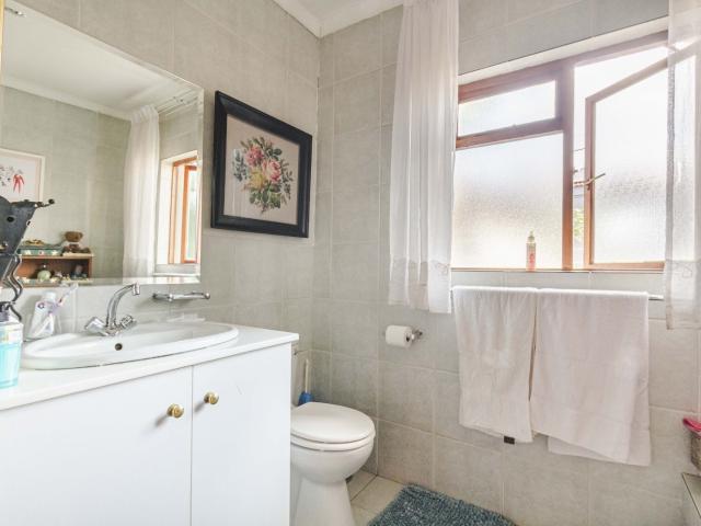 3 Bedroom House For Sale in Faerie Glen