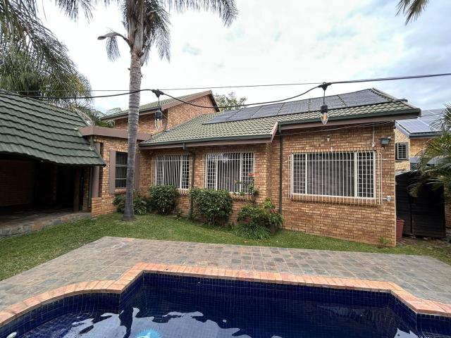 3 Bedroom House For Sale in Faerie Glen