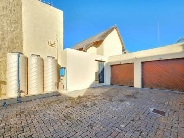3 Bedroom House For Sale in Faerie Glen