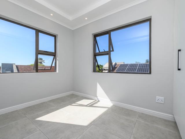 3 Bedroom House For Sale in Fairview