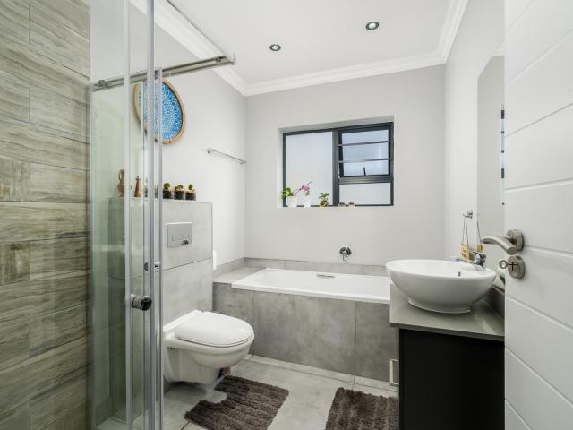 3 Bedroom House For Sale in Fairview